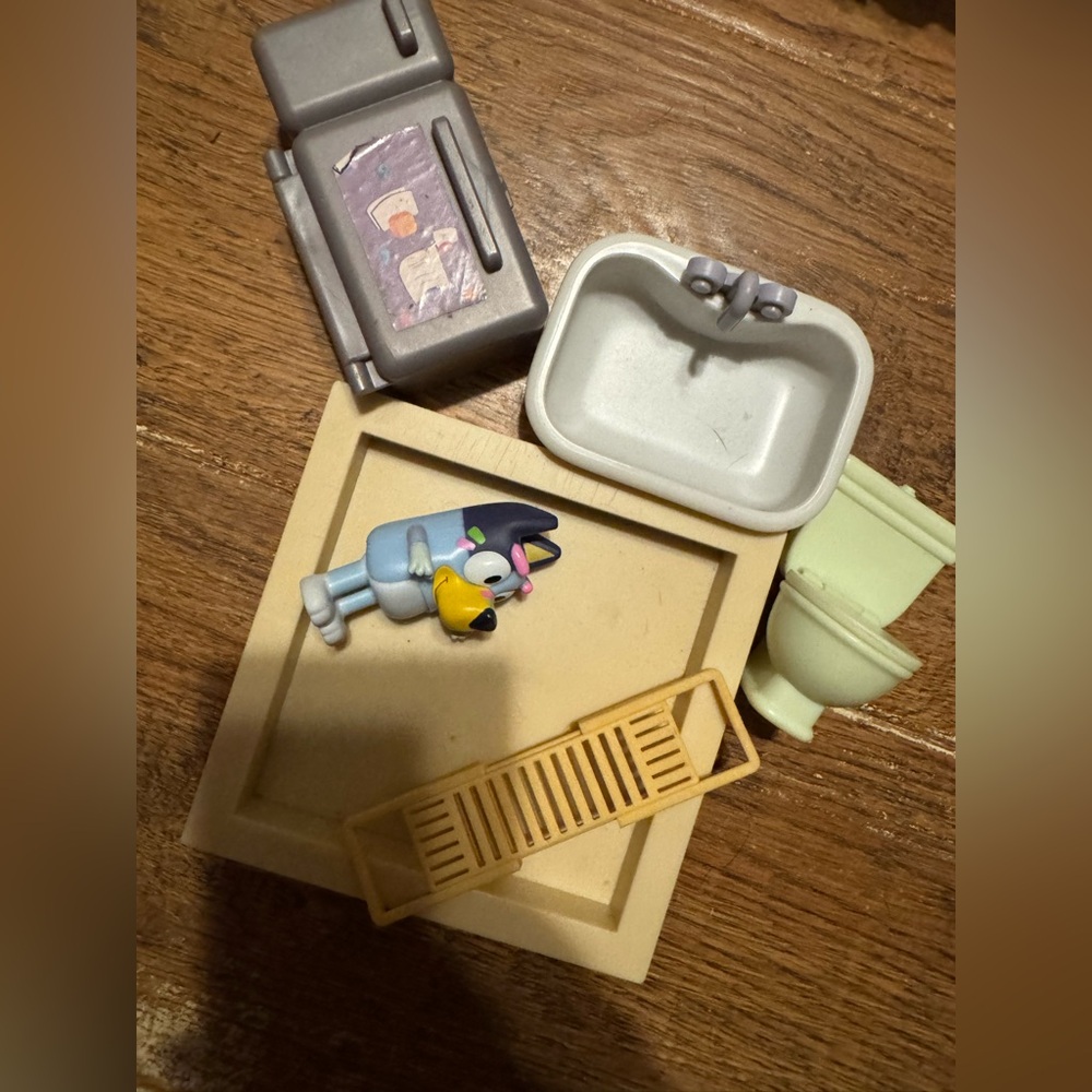 Bluey playhouse replacement accessories bathroom & kitchen